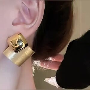 Elegant Gold Square Earrings